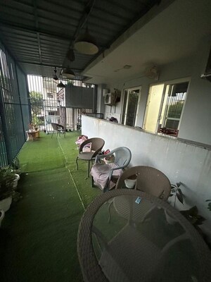 Parking in 3.5 BHK Builder Floor at Ansal Sushant Lok I, Sector 43 – for Rent