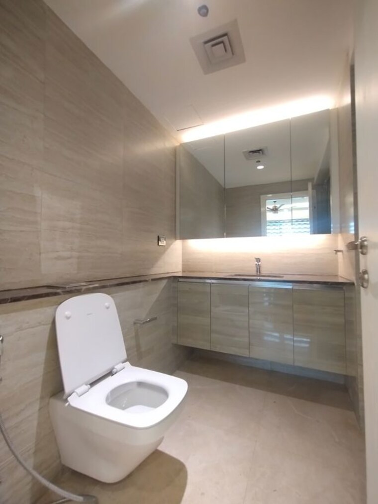 Bathroom, dlf-the-crest 4 Bedroom 3116 Sq.Ft. Apartment In Sector 54 Gurgaon 10430036