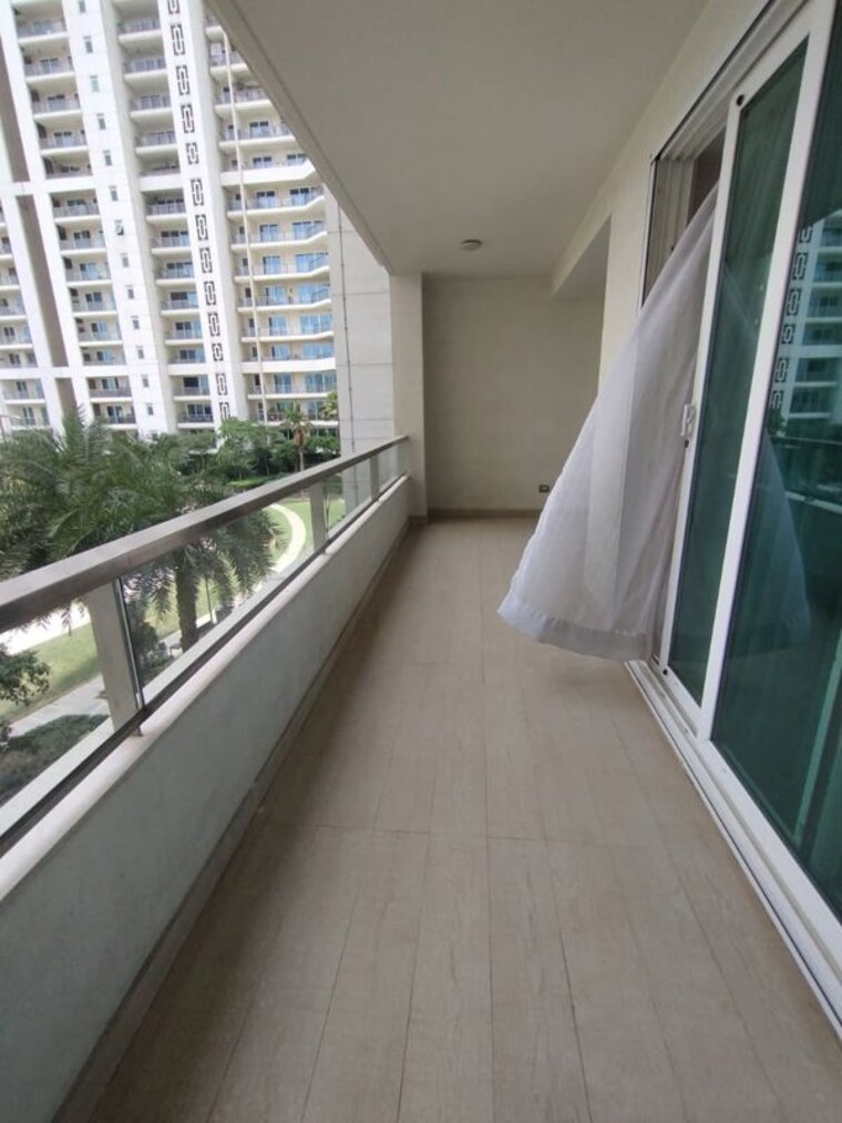 Balcony, dlf-the-crest 4 Bedroom 3116 Sq.Ft. Apartment In Sector 54 Gurgaon 10430036