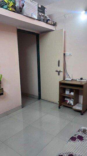 Furnished Amenities in 3 BHK Apartment at Abhishek CHS Shahunagar, Shahunagar – for Rent