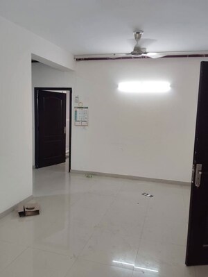 Room in 2 BHK Apartment at Nirala Greenshire, Sector 2 Greater Noida – for Rent