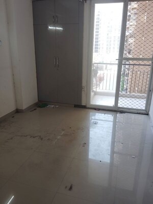 Room in 2 BHK Apartment at Nirala Greenshire, Sector 2 Greater Noida – for Rent