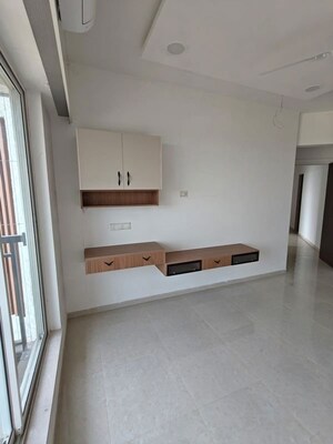 Furnished Amenities in 4 BHK Apartment at Seawoods – for Rent