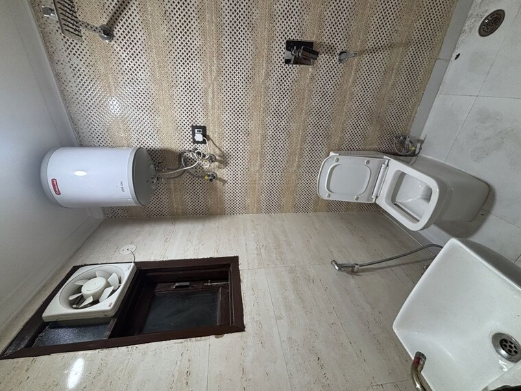Bathroom, malviya nagar 2 Bedroom 800 Sq.Ft. Builder Floor In Malviya Nagar Delhi 10430118