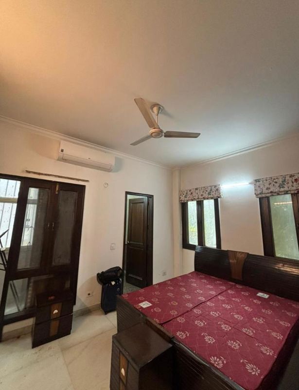 Bedroom in 3 BHK Builder Floor at Greater Kailash Part 3 – for Rent