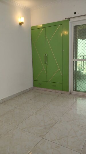 Room in 3 BHK Apartment at Gaurs Siddhartham, Siddharth Vihar – for Rent