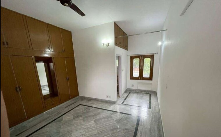 Room, sector 18 3 Bedroom 4500 Sq.Ft. Builder Floor In Sector 18 Chandigarh 10430154