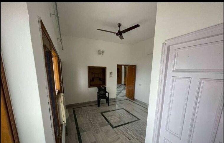 undefined, sector 18 3 Bedroom 4500 Sq.Ft. Builder Floor In Sector 18 Chandigarh 10430154