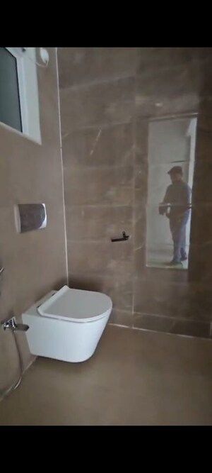 Bathroom in 1.5 BHK Apartment at Dosti Oro 67, Kandivali West – for Rent