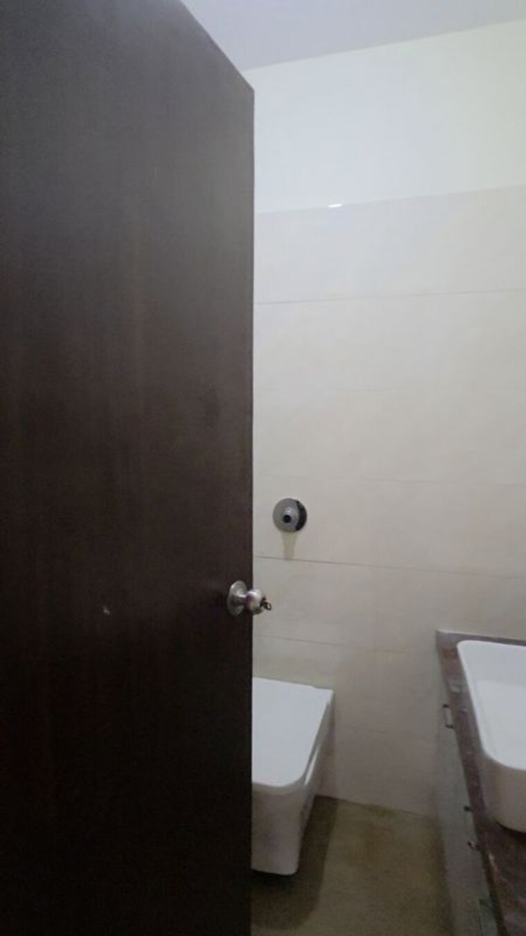 Bathroom, shree-tirupati-stg-signature-residency 2 Bedroom 850 Sq.Ft. Apartment In Patlipada Thane 10430134