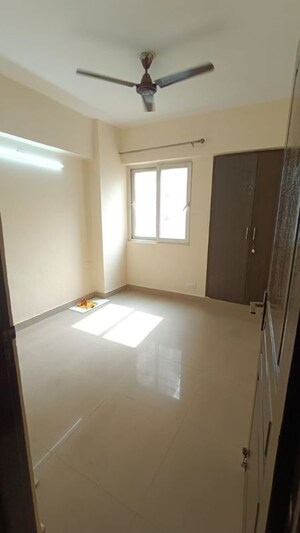Room in 2 BHK Apartment at Sethi Max Royal, Sector 76 – for Rent