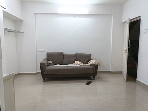 Hall in 2 BHK Apartment at Tingre Nagar – for Rent