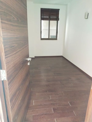 Room in 2.5 BHK Apartment at Emaar Emerald Estate, Sector 65 – for Rent