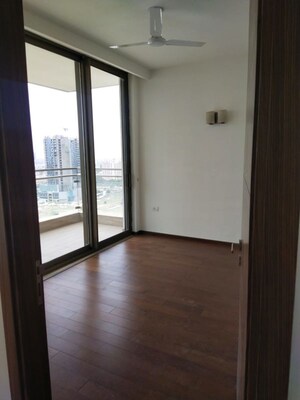 Room in 2.5 BHK Apartment at Emaar Emerald Estate, Sector 65 – for Rent