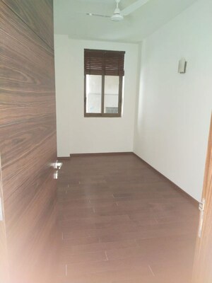 Room in 3 BHK Apartment at Emaar Emerald Estate, Sector 65 – for Rent