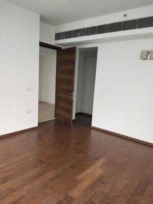 Room in 3 BHK Apartment at Emaar Emerald Estate, Sector 65 – for Rent