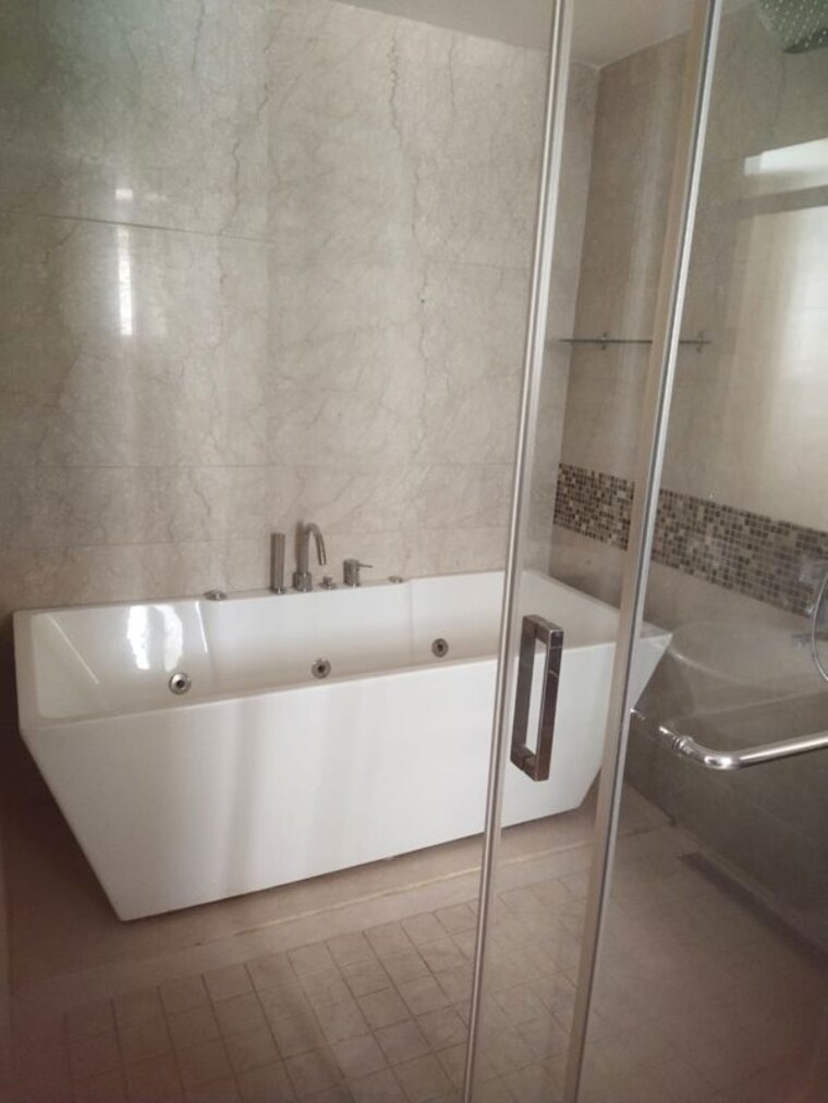 Bathroom, emaar-emerald-estate 3.5 Bedroom 1394 Sq.Ft. Apartment In Sector 65 Gurgaon 10430223