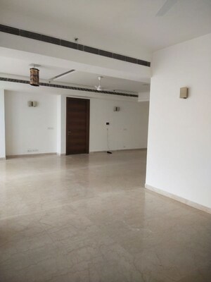 Room in 3.5 BHK Apartment at Emaar Emerald Estate, Sector 65 – for Rent