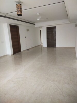 Room in 3.5 BHK Apartment at Emaar Emerald Estate, Sector 65 – for Rent