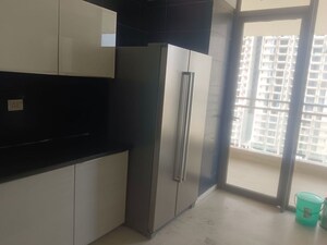 Room in 3.5 BHK Apartment at Emaar Emerald Estate, Sector 65 – for Rent