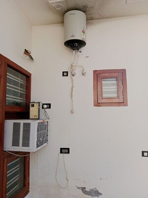 Furnished Amenities in 2 BHK Builder Floor at Model Town – for Rent