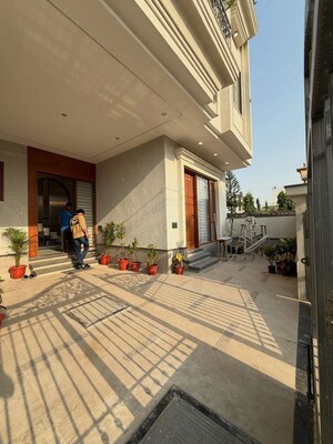 Parking in 4 BHK Independent House at Vaishali Nagar – for Sale