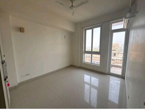 Room in 5 BHK Apartment at Indiabulls Enigma, Sector 110 – for Sale
