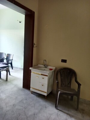 Team Area in 3 BHK Builder Floor at Sector 18 – for Rent