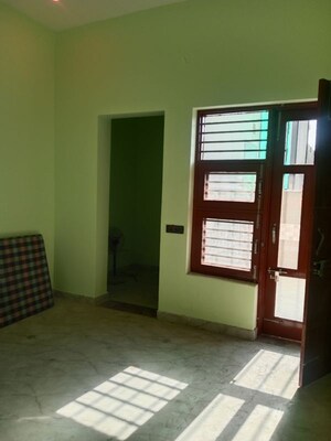 Room in 3 BHK Builder Floor at Sector 18 – for Rent