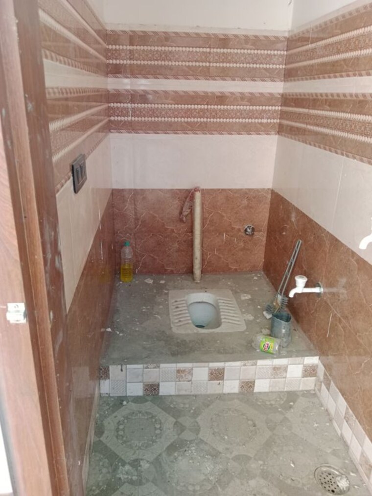 Bathroom, sector 18 3 Bedroom 1873 Sq.Ft. Builder Floor In Sector 18 Panipat 10430272