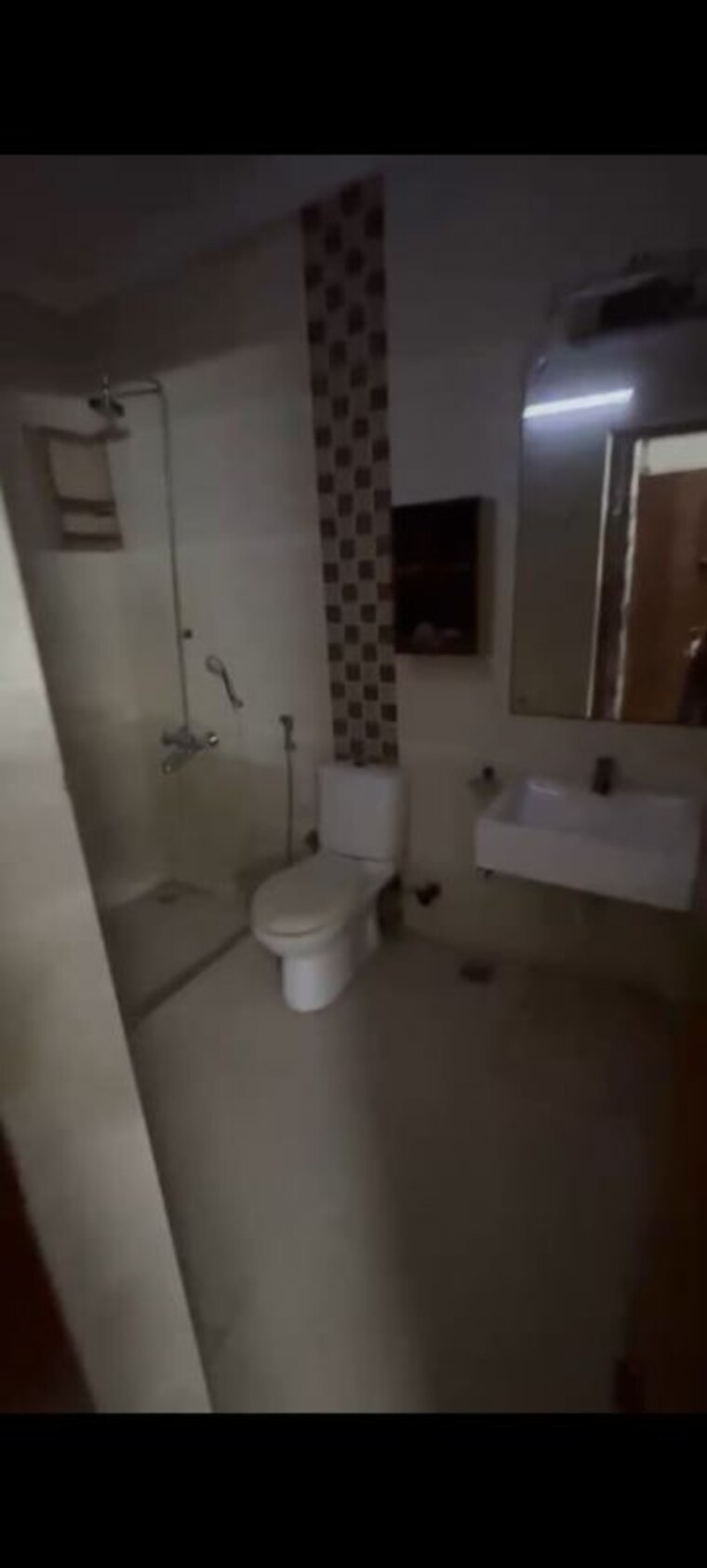 Bathroom, sector 47 6+ Bedroom 112 Sq.Mt. Independent House In Sector 47 Noida 10430281