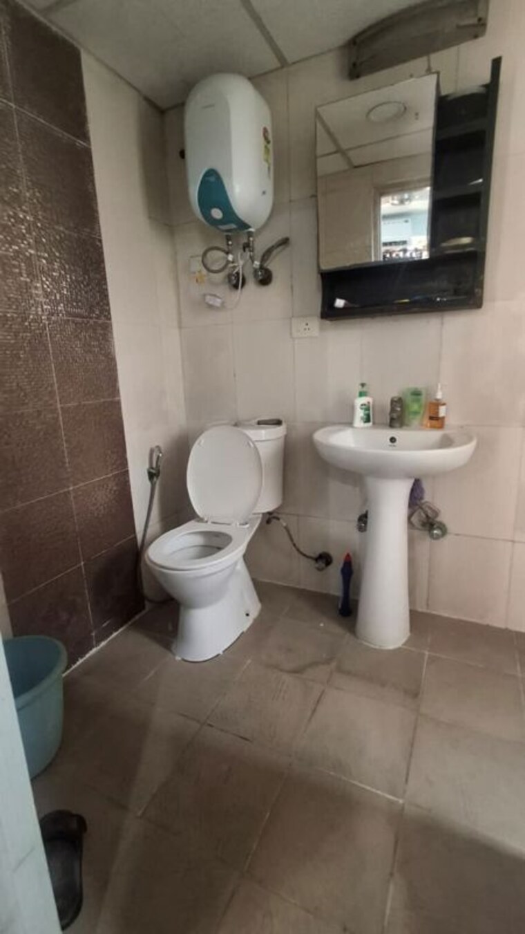 Bathroom, aims-golf-city 2.5 Bedroom 1150 Sq.Ft. Apartment In Sector 75 Noida 10430290