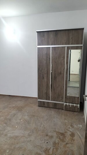 Room in 3 BHK Builder Floor at BPTP Park 81, Sector 81 – for Rent