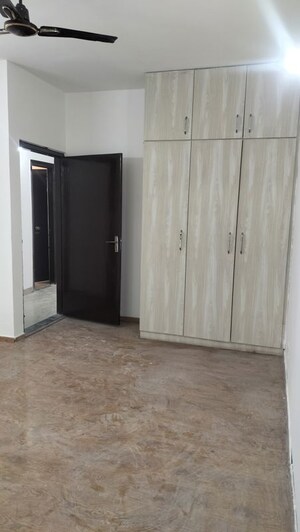 Room in 3 BHK Builder Floor at BPTP Park 81, Sector 81 – for Rent
