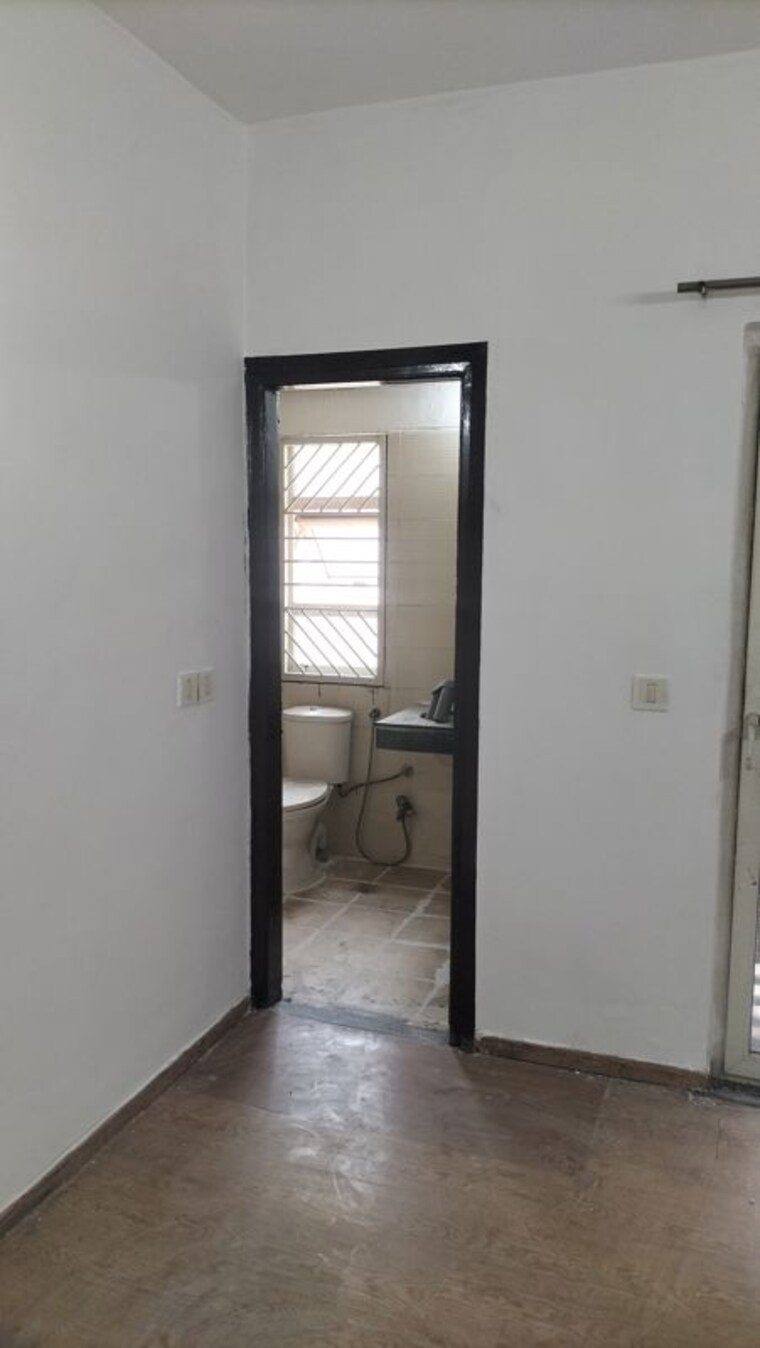 Room, bptp-park-81 3 Bedroom 275 Sq.Yd. Builder Floor In Sector 81 Faridabad 10430294