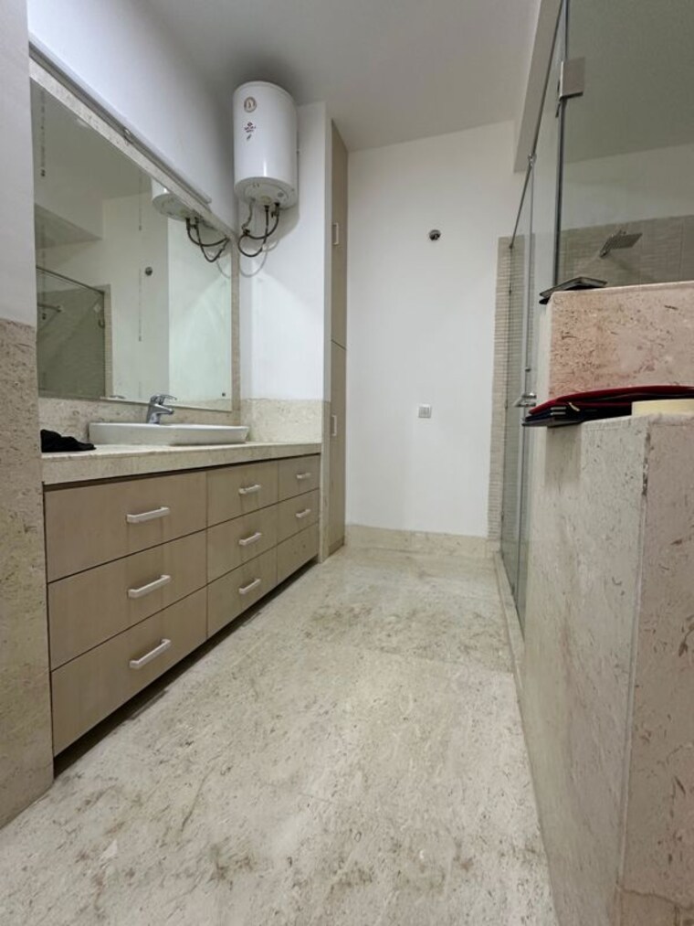 Bathroom, ss-the-hibiscus 3 Bedroom 3750 Sq.Ft. Apartment In Sector 50 Gurgaon 10430300