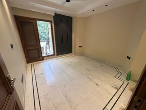 Room in 3 BHK Builder Floor at Sarvodaya Enclave – for Rent