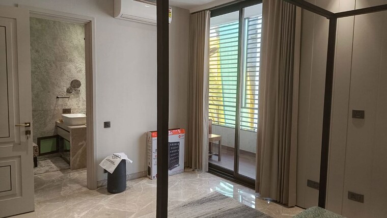 Room, defence colony 3.5 Bedroom 325 Sq.Yd. Builder Floor In Defence Colony Delhi 10422762