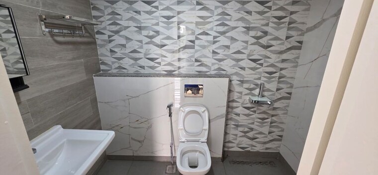 Bathroom, kumar-47-east-a 2 Bedroom 1100 Sq.Ft. Apartment In Magarpatta City Pune 10430381