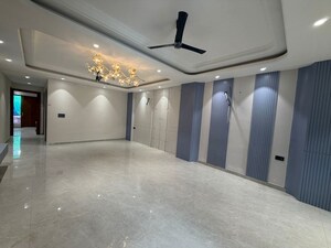 Room in 4 BHK Builder Floor at Green Fields Colony – for Sale