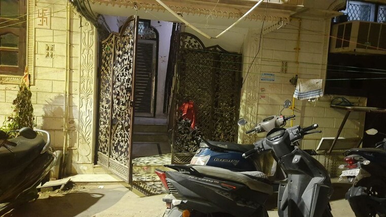 Exterior View, model town 3 2 Bedroom 95 Sq.Yd. Builder Floor In Model Town 3 Delhi 10430390