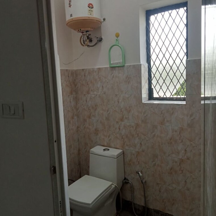 Bathroom, jawahar nagar 1 Bedroom 400 Sq.Ft. Apartment In Jawahar Nagar Delhi 10430450