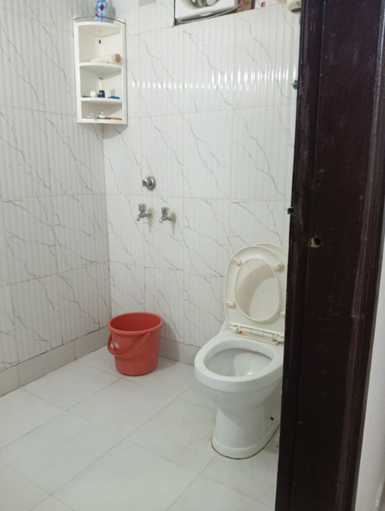 Bathroom, jawahar nagar 1 RK 400 Sq.Ft. Builder Floor In Jawahar Nagar Delhi 10430472