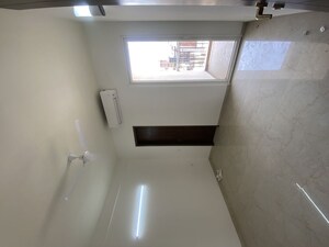 Furnished Amenities in 2.5 BHK Builder Floor at Smart World Orchard, Sector 61 – for Rent