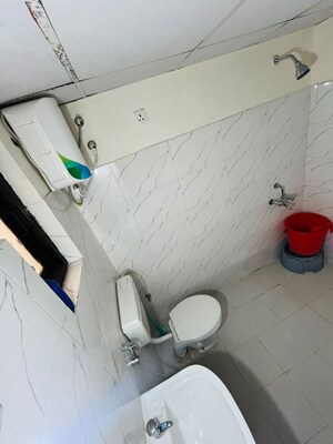 Bathroom in 2 BHK Apartment at Amolik Heights, Sector 88 – for Rent