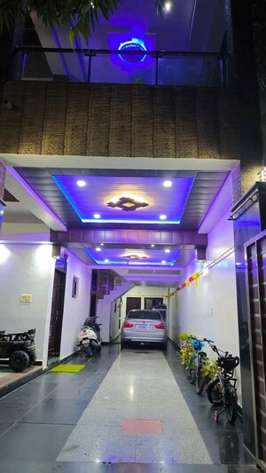 Parking in 6+ BHK Independent House at Gomti Nagar – for Sale