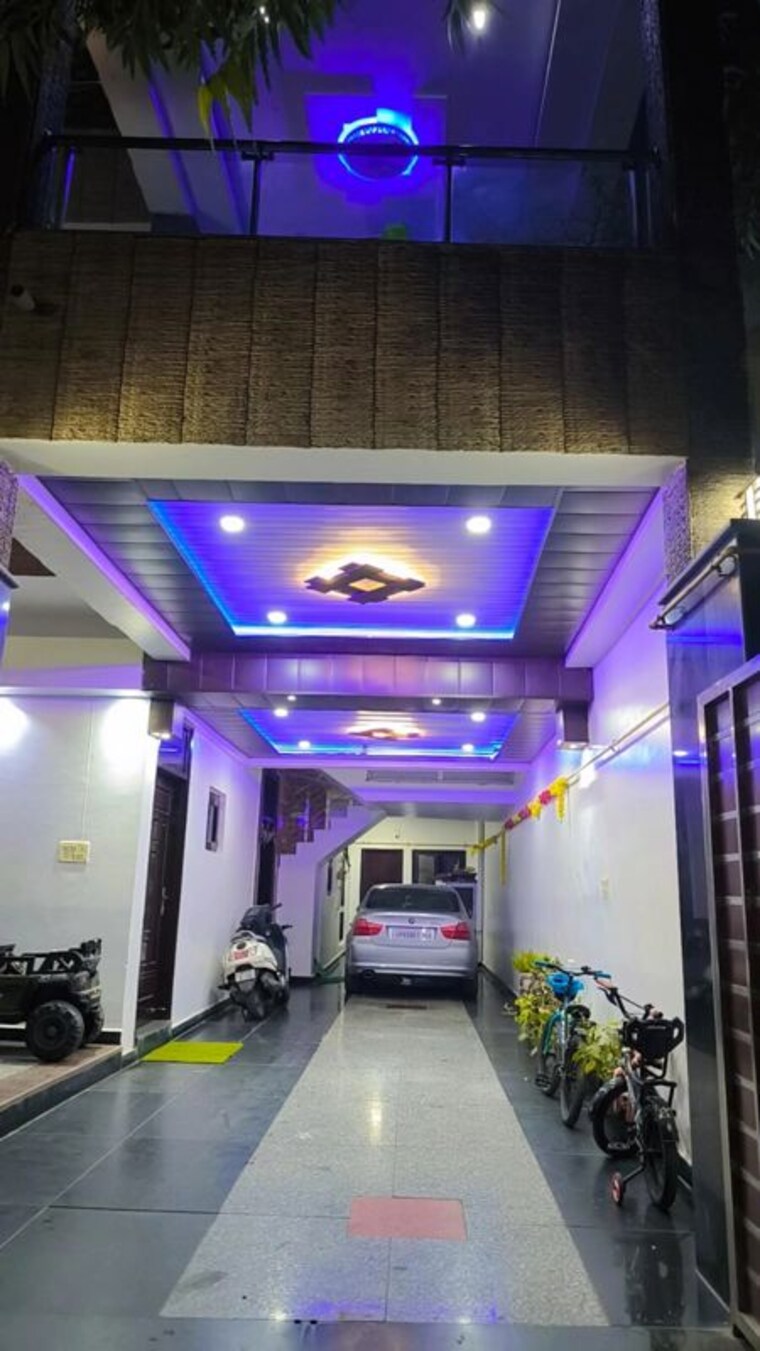 Parking, gomti nagar 6+ Bedroom 3200 Sq.Ft. Independent House In Gomti Nagar Lucknow 10430603
