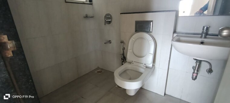 Bathroom, godrej-central 2 Bedroom 751 Sq.Ft. Apartment In Chembur Mumbai 10430627