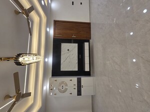 Room in 3 BHK Builder Floor at Puri Kohinoor Emporium, Sector 89 – for Sale