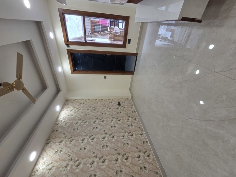  Parking, puri-kohinoor-emporium 3 Bedroom 1450 Sq.Ft. Builder Floor In Sector 89 Faridabad 10430632